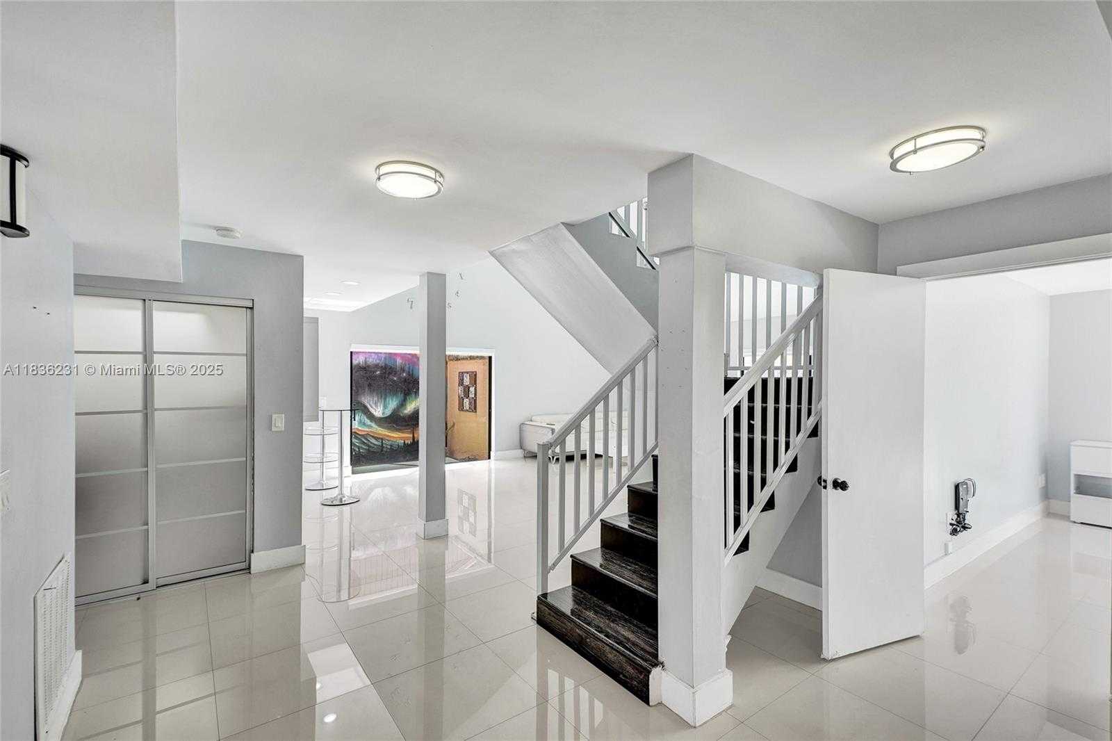 Small Image of 1000 NORTH EAST 204 LN #D, Miami Number 4