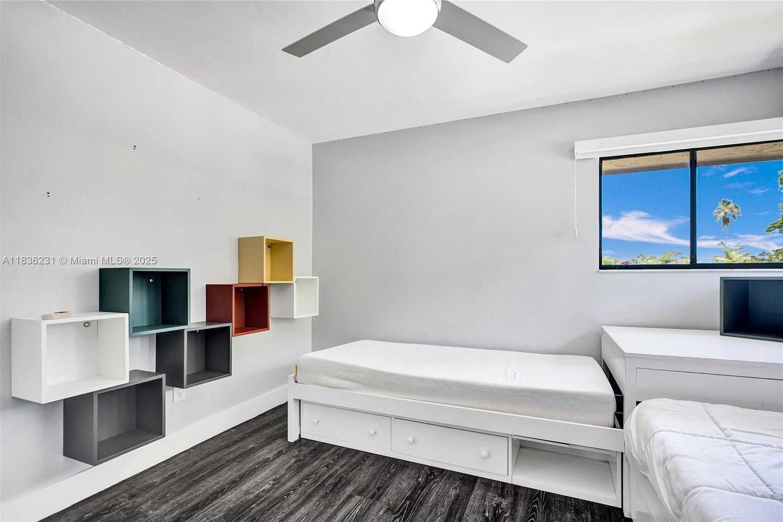 Small Image of 1000 NORTH EAST 204 LN #D, Miami Number 40