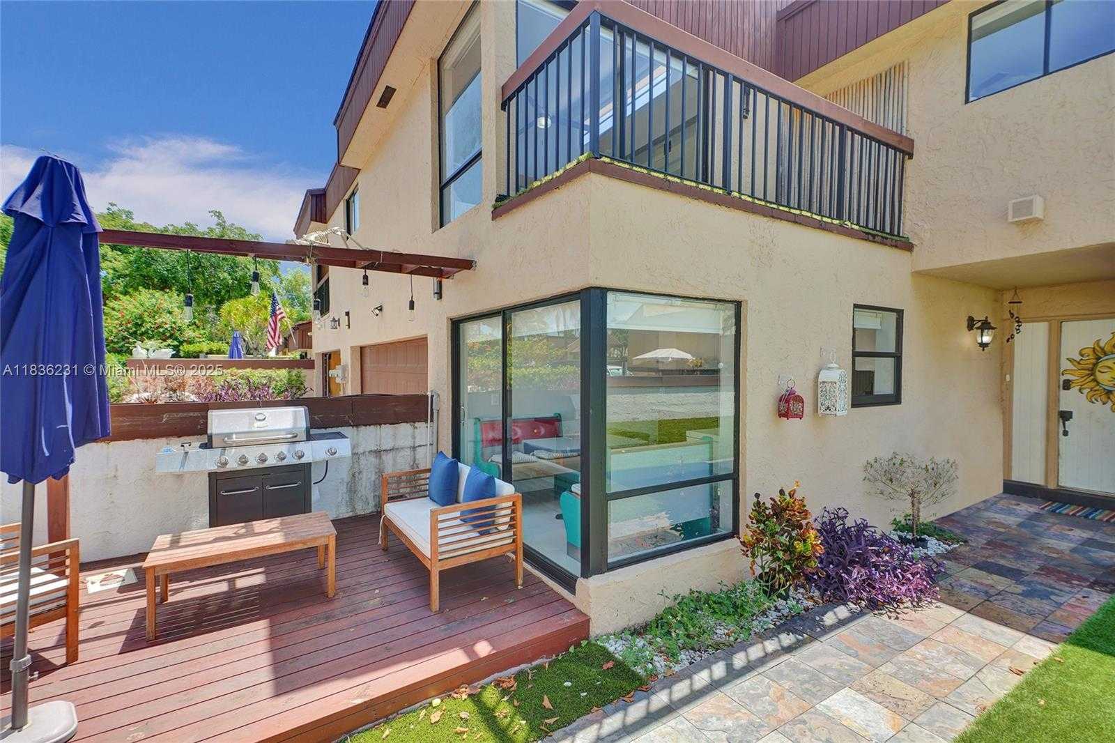 Small Image of 1000 NORTH EAST 204 LN #D, Miami Number 43