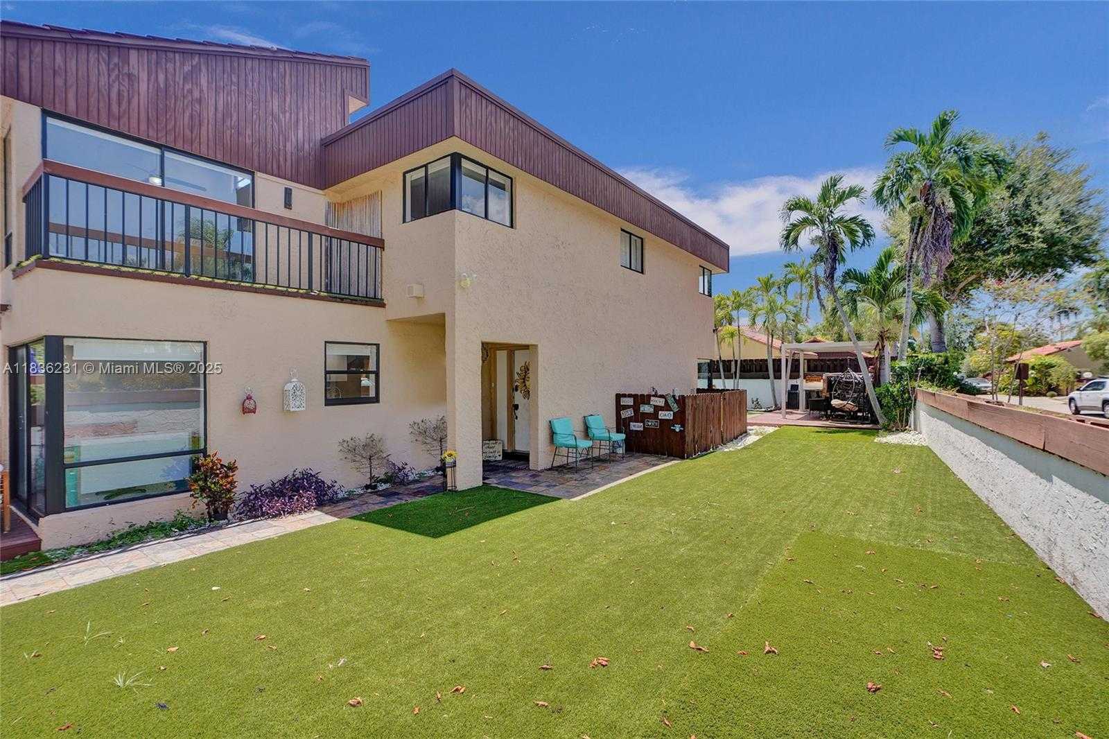Small Image of 1000 NORTH EAST 204 LN #D, Miami Number 50