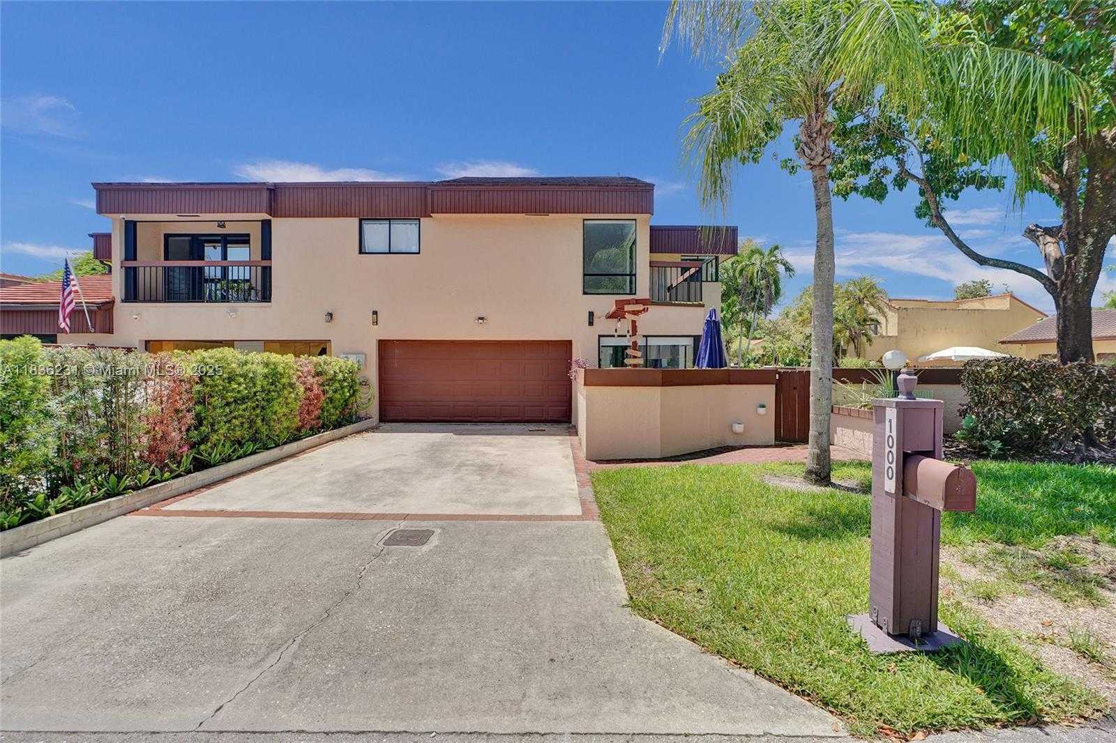 Small Image of 1000 NORTH EAST 204 LN #D, Miami Number 54