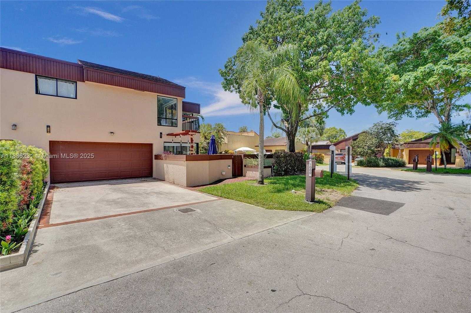 Small Image of 1000 NORTH EAST 204 LN #D, Miami Number 57