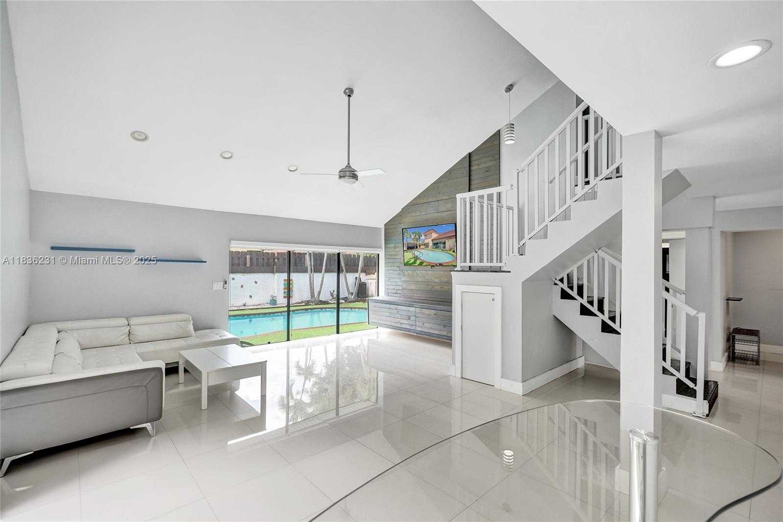 Small Image of 1000 NORTH EAST 204 LN #D, Miami Number 7