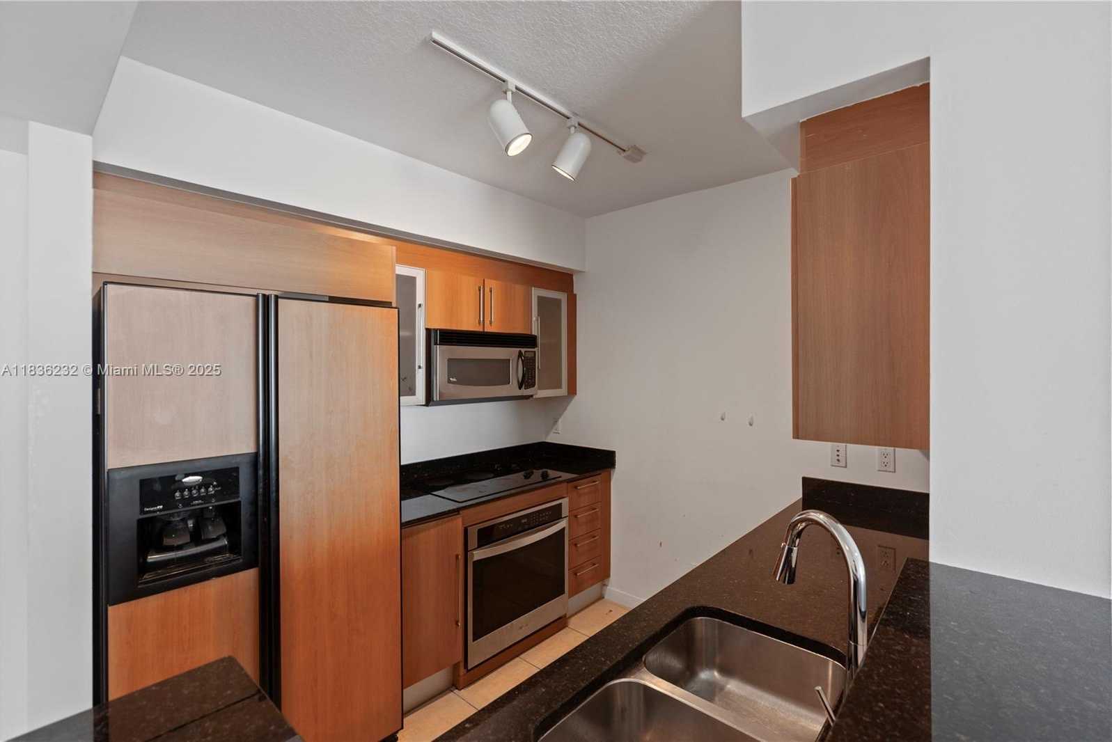 Small Image of 335 SOUTH BISCAYNE BLVD #3410, Miami Number 25