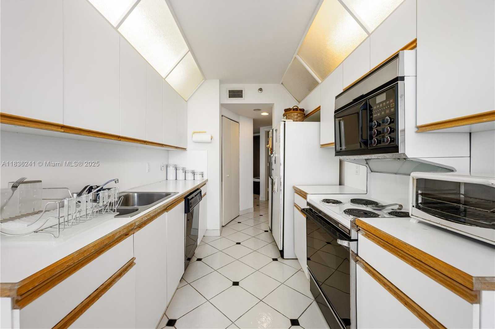 Small Image of 1000 WEST ISLAND BLVD #2909, Aventura Number 10