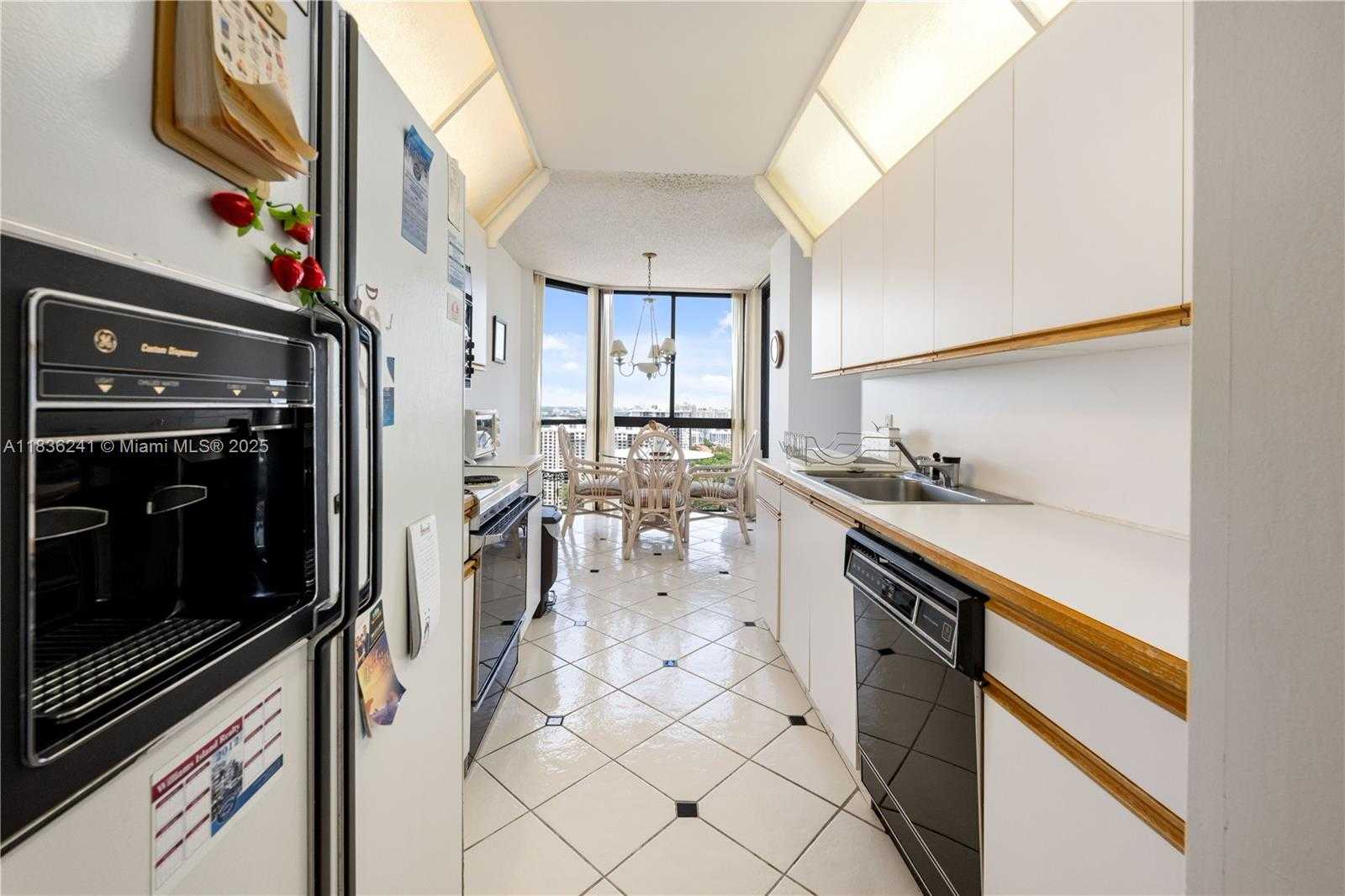 Small Image of 1000 WEST ISLAND BLVD #2909, Aventura Number 11