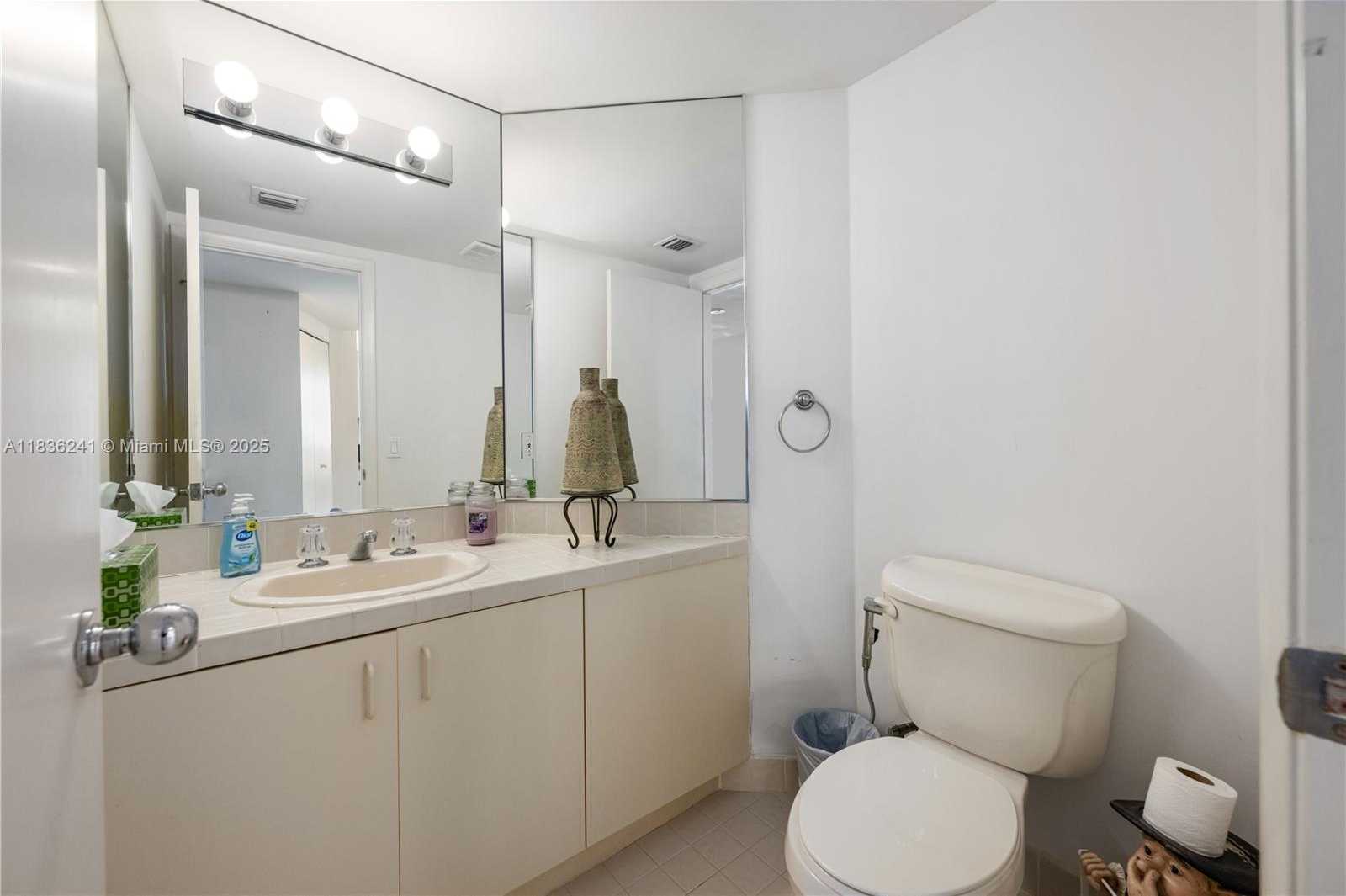 Small Image of 1000 WEST ISLAND BLVD #2909, Aventura Number 12