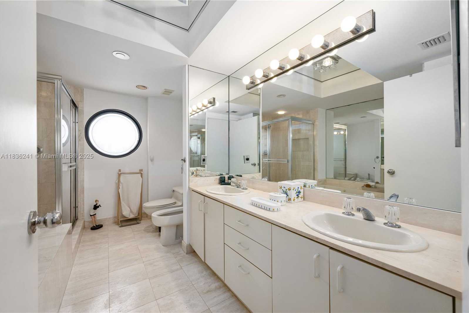 Small Image of 1000 WEST ISLAND BLVD #2909, Aventura Number 18