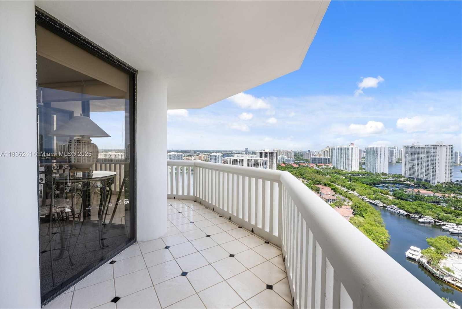 Small Image of 1000 WEST ISLAND BLVD #2909, Aventura Number 23