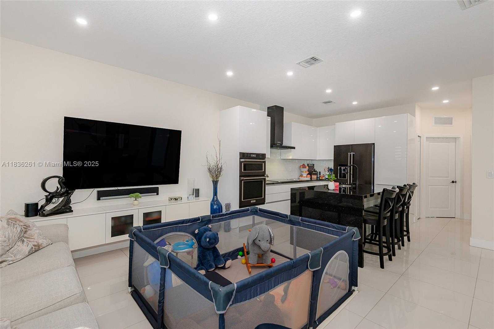 Small Image of 401 SOUTH WEST 91ST AVE, Miami Number 10