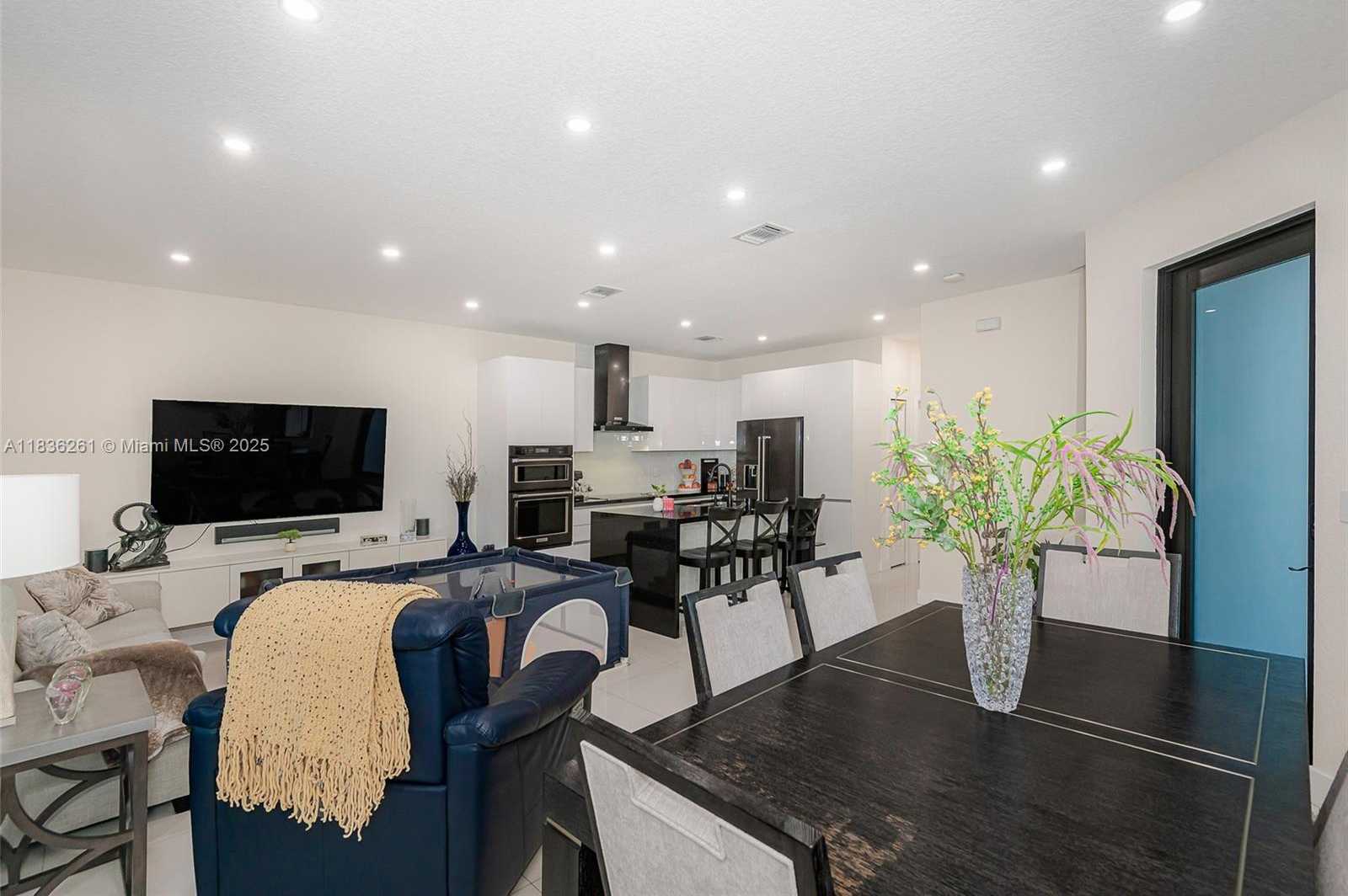 Small Image of 401 SOUTH WEST 91ST AVE, Miami Number 11