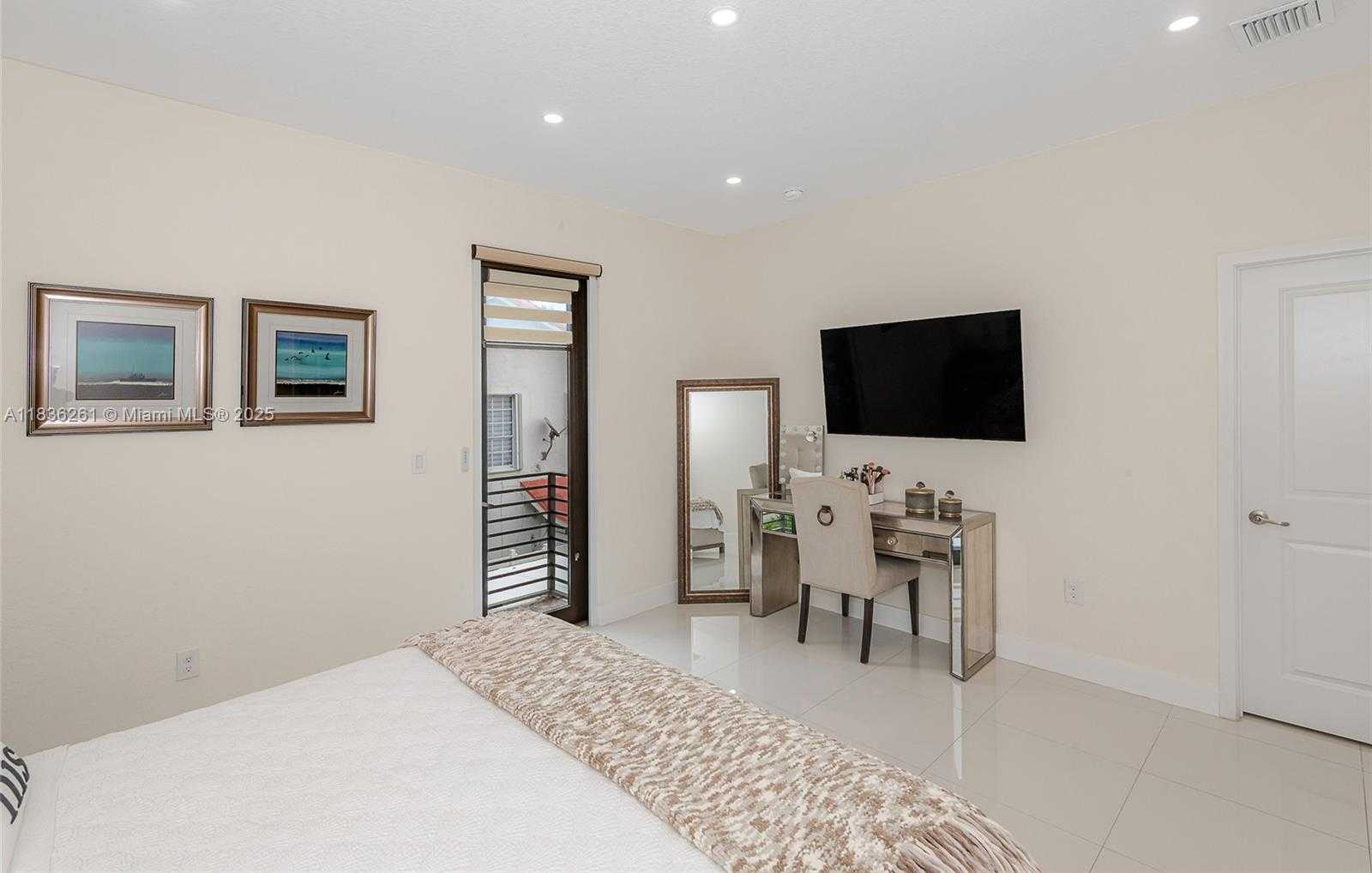 Small Image of 401 SOUTH WEST 91ST AVE, Miami Number 23