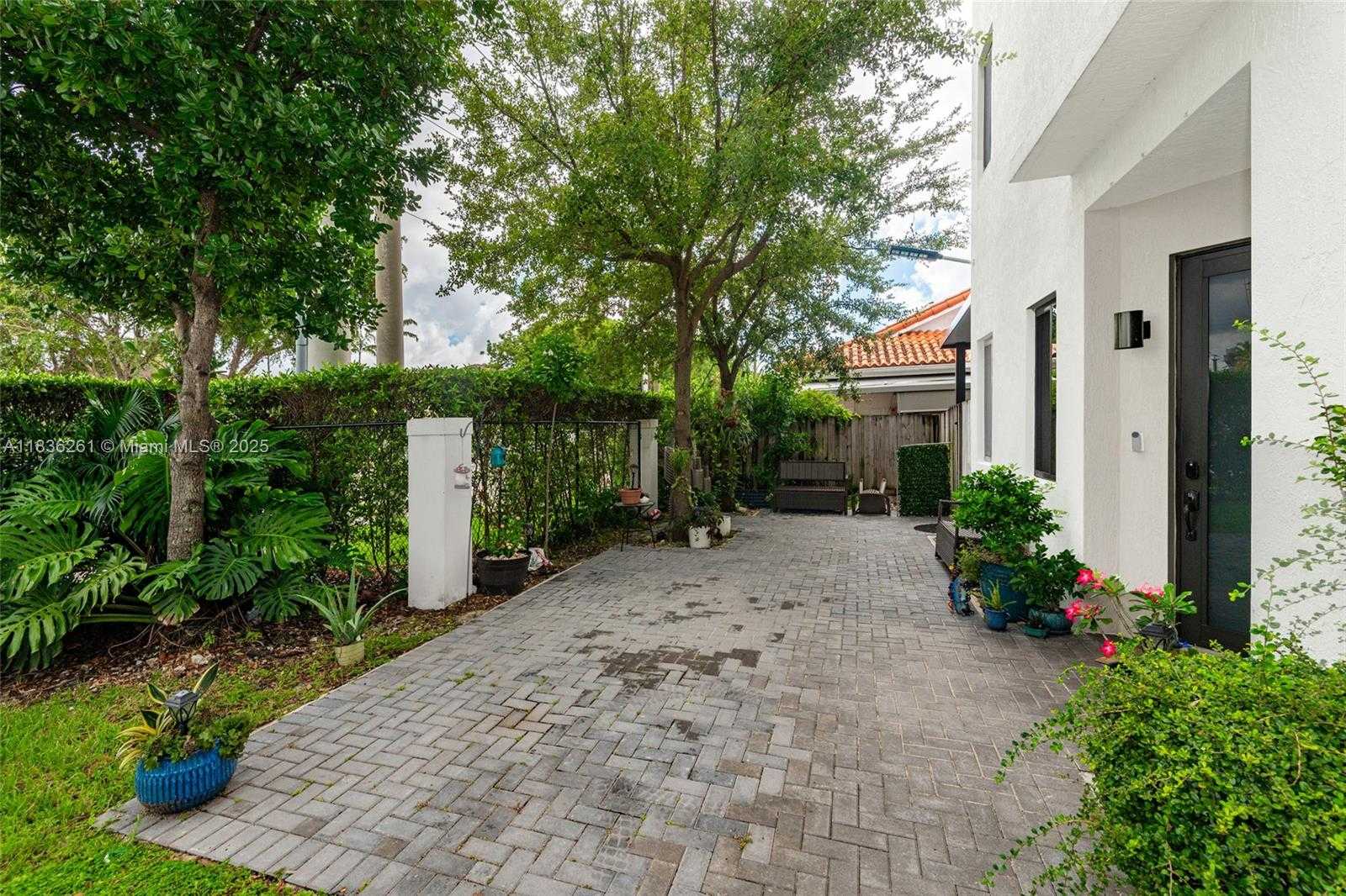 Small Image of 401 SOUTH WEST 91ST AVE, Miami Number 3