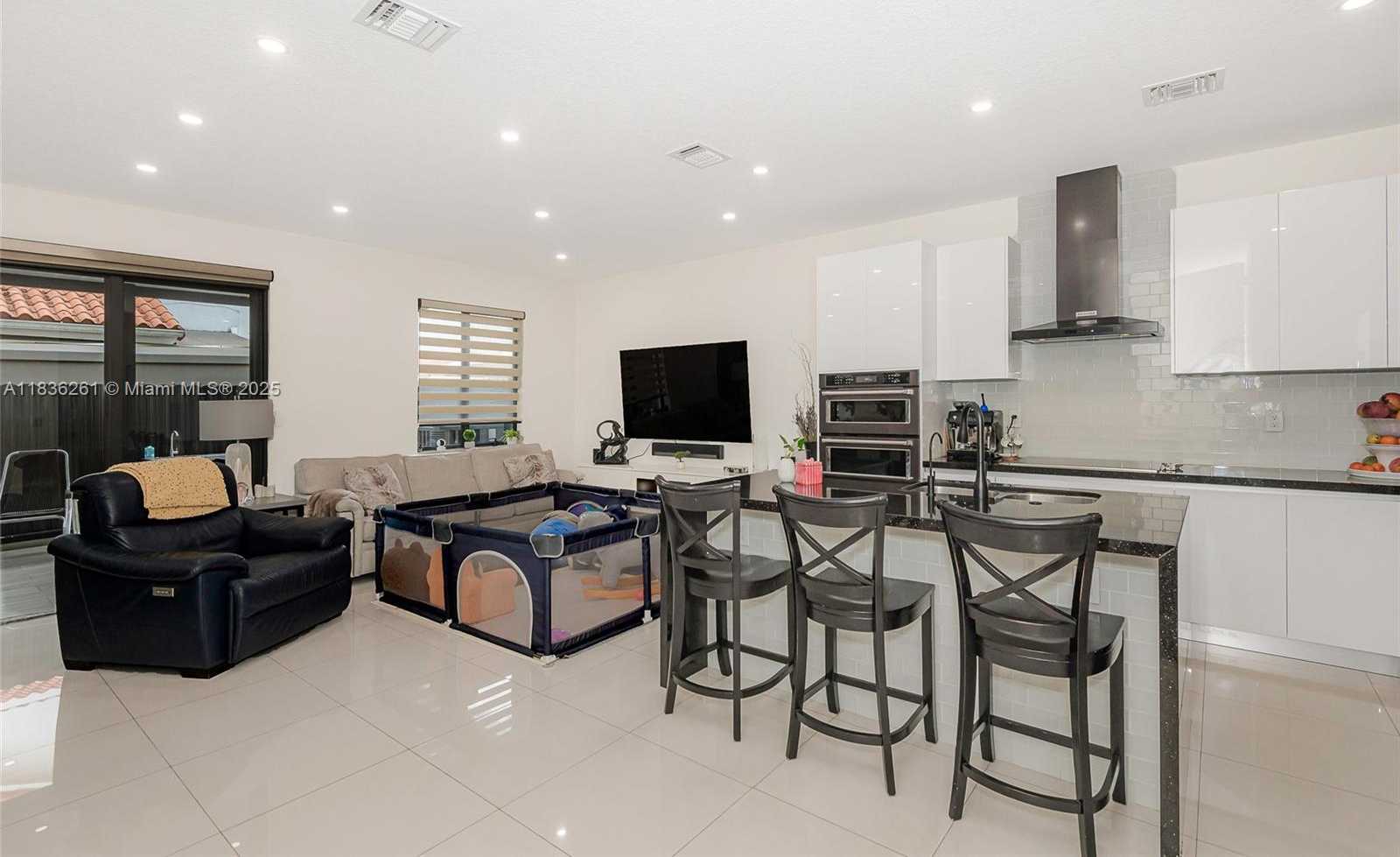 Small Image of 401 SOUTH WEST 91ST AVE, Miami Number 5