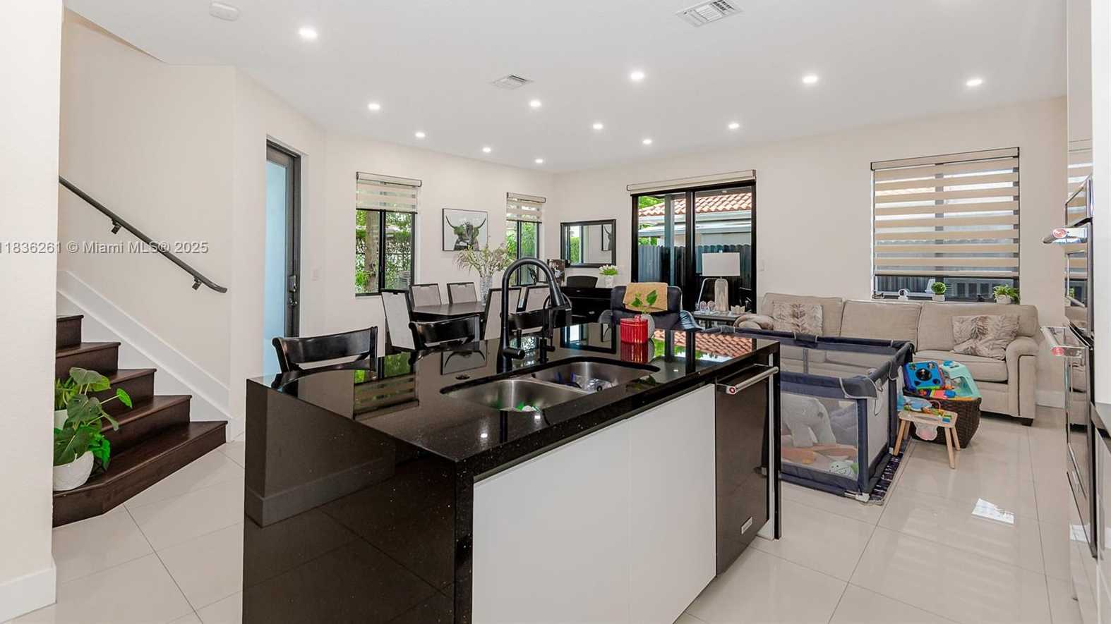 Small Image of 401 SOUTH WEST 91ST AVE, Miami Number 7