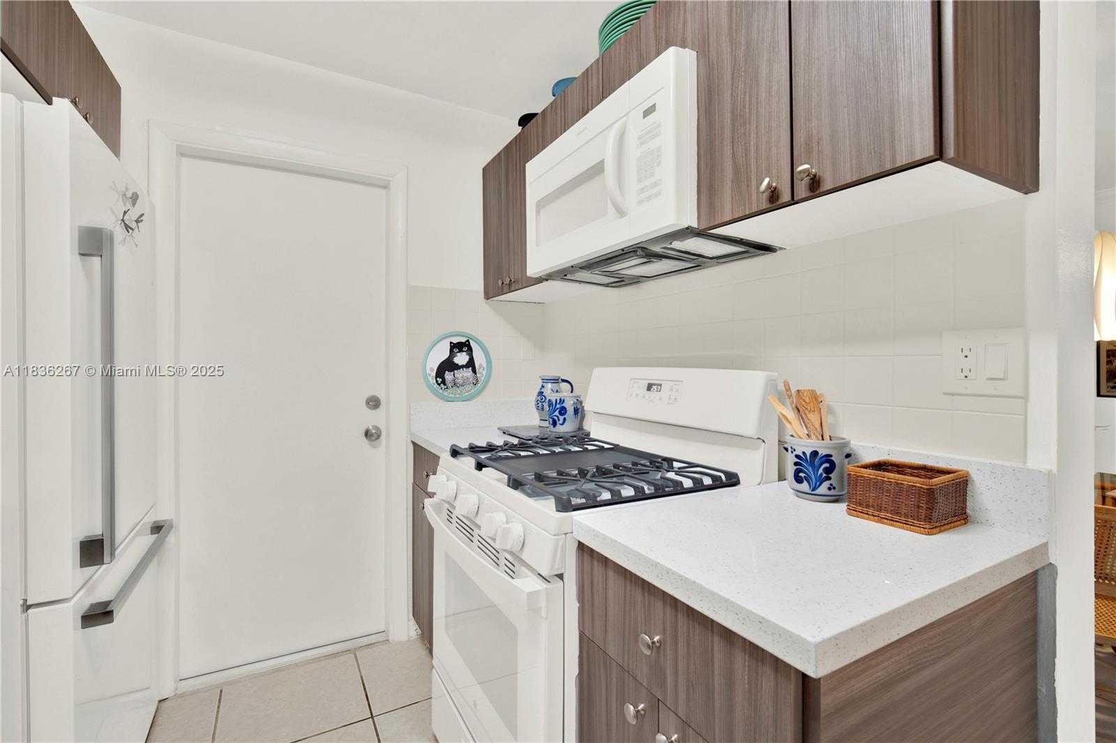 Small Image of 6886 NORTH KENDALL DR #D102, Pinecrest Number 21