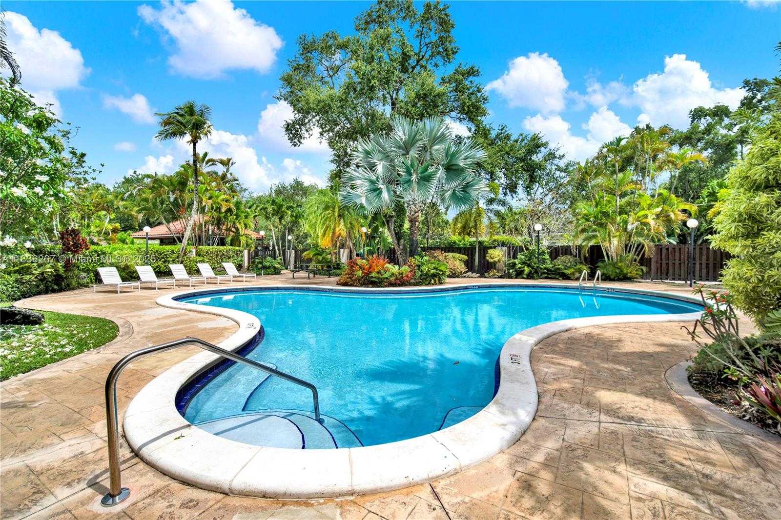 Small Image of 6886 NORTH KENDALL DR #D102, Pinecrest Number 4