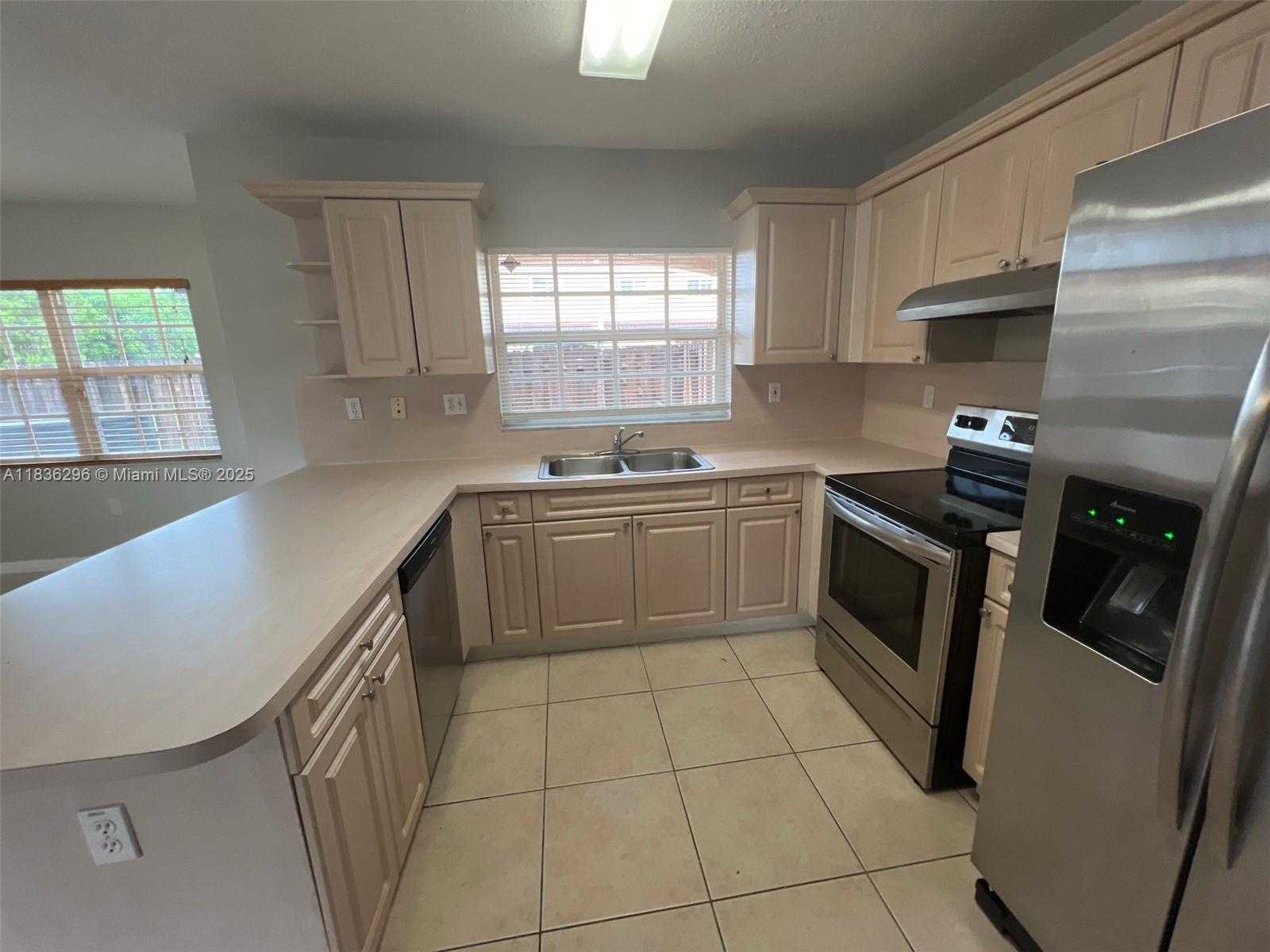 Small Image of 6865 SOUTH WEST 158TH PL, Miami Number 2