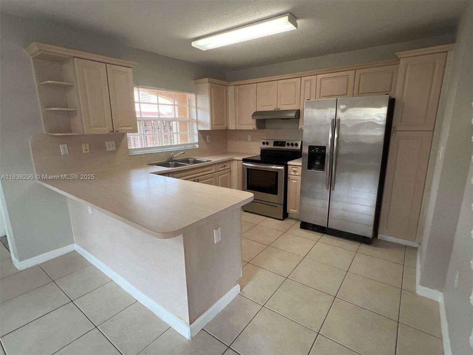 Small Image of 6865 SOUTH WEST 158TH PL, Miami Number 5