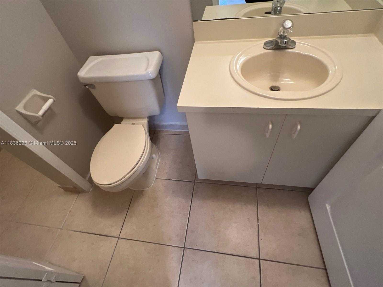 Small Image of 6865 SOUTH WEST 158TH PL, Miami Number 9