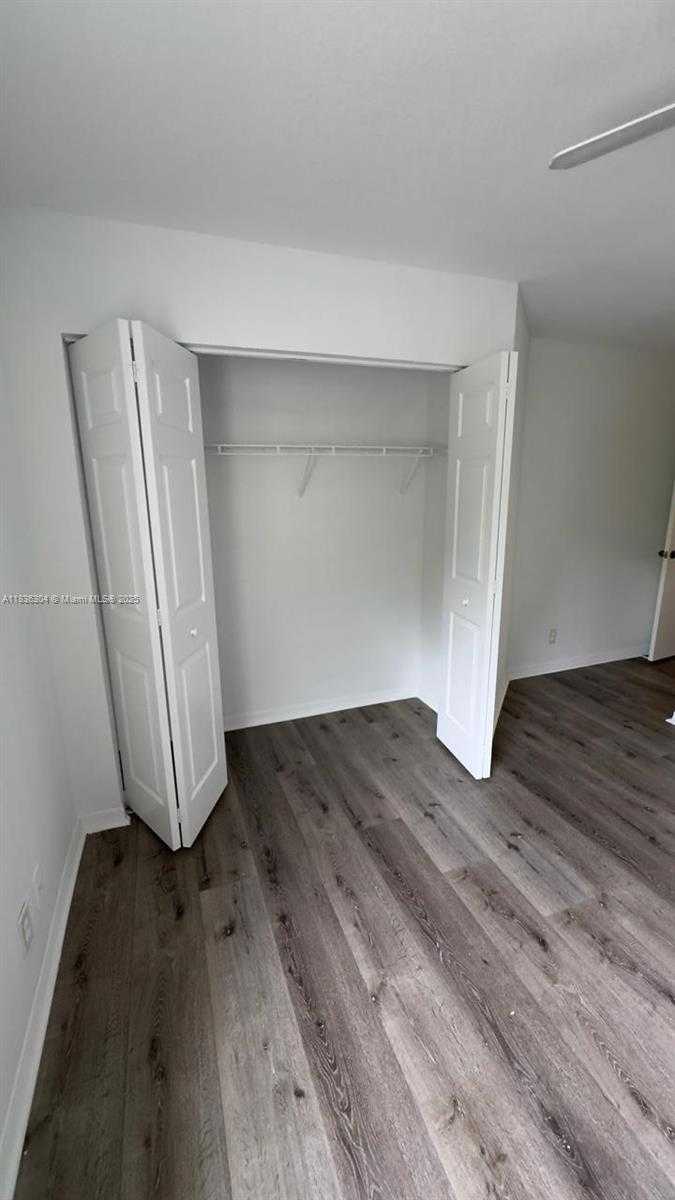 Small Image of 2487 CORDOBA BND, Weston Number 22