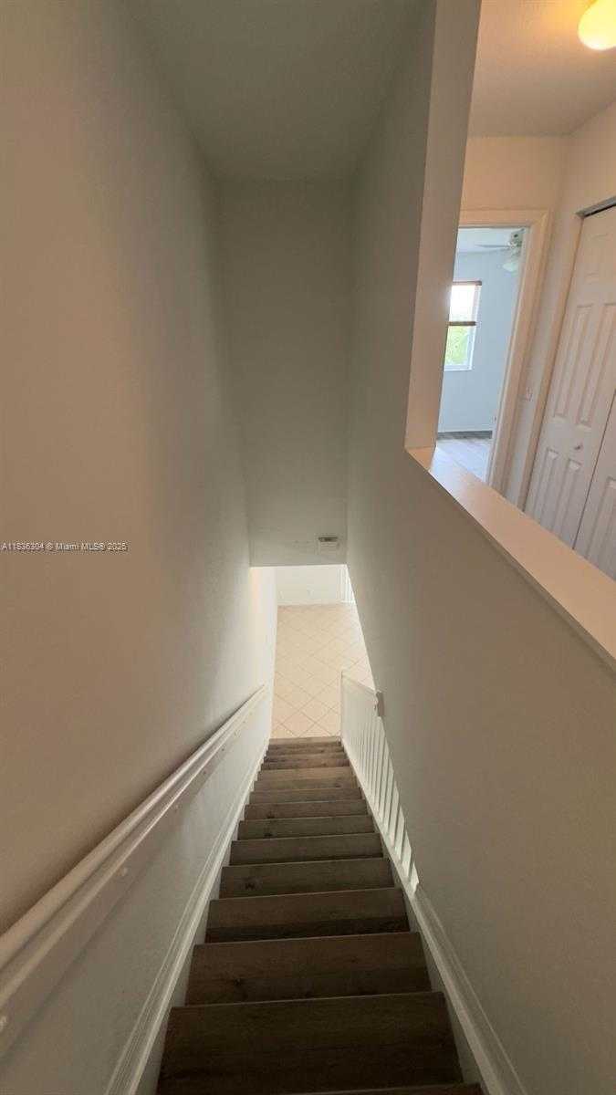 Small Image of 2487 CORDOBA BND, Weston Number 25