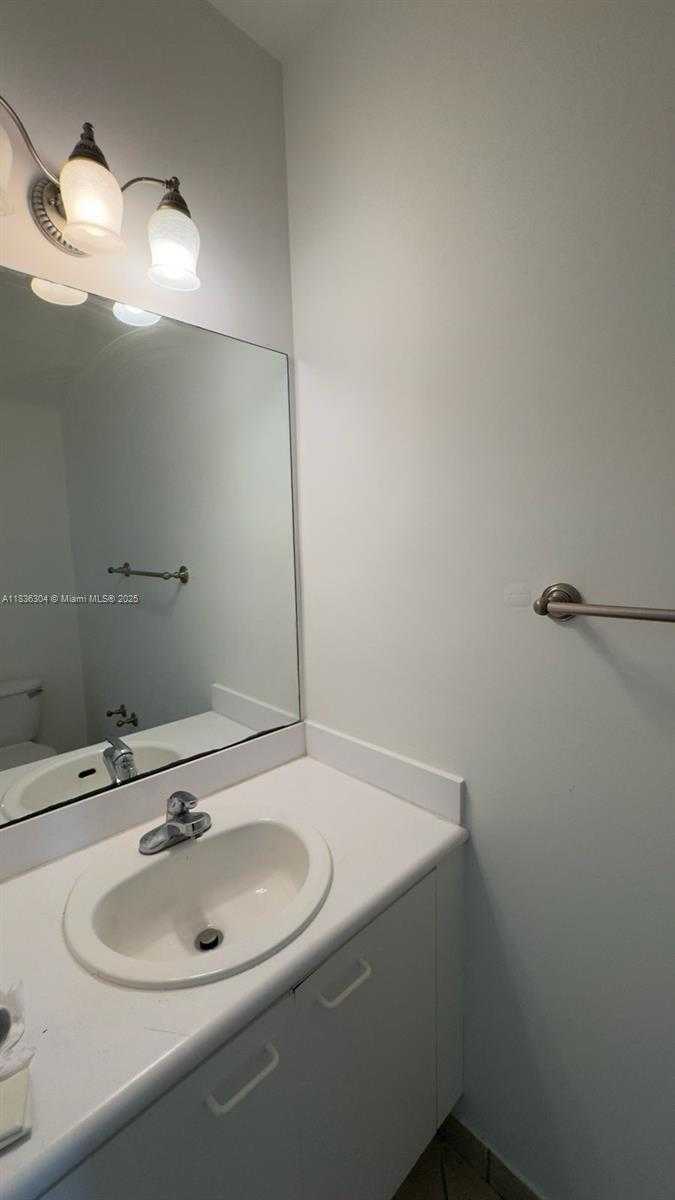 Small Image of 2487 CORDOBA BND, Weston Number 30