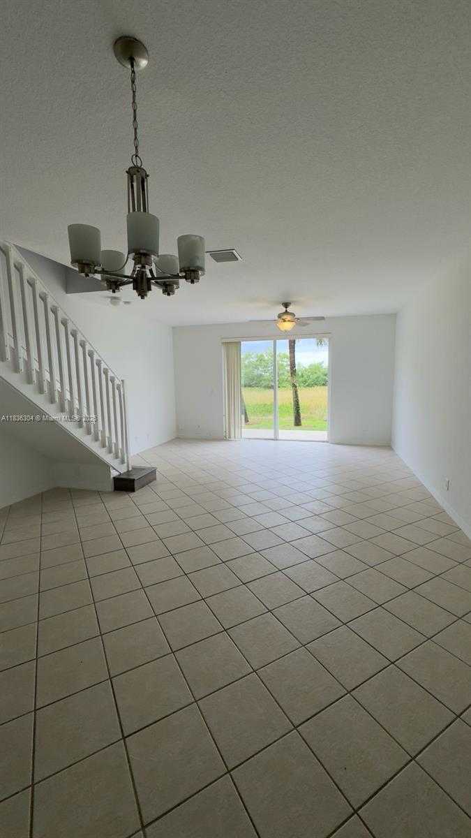 Small Image of 2487 CORDOBA BND, Weston Number 31