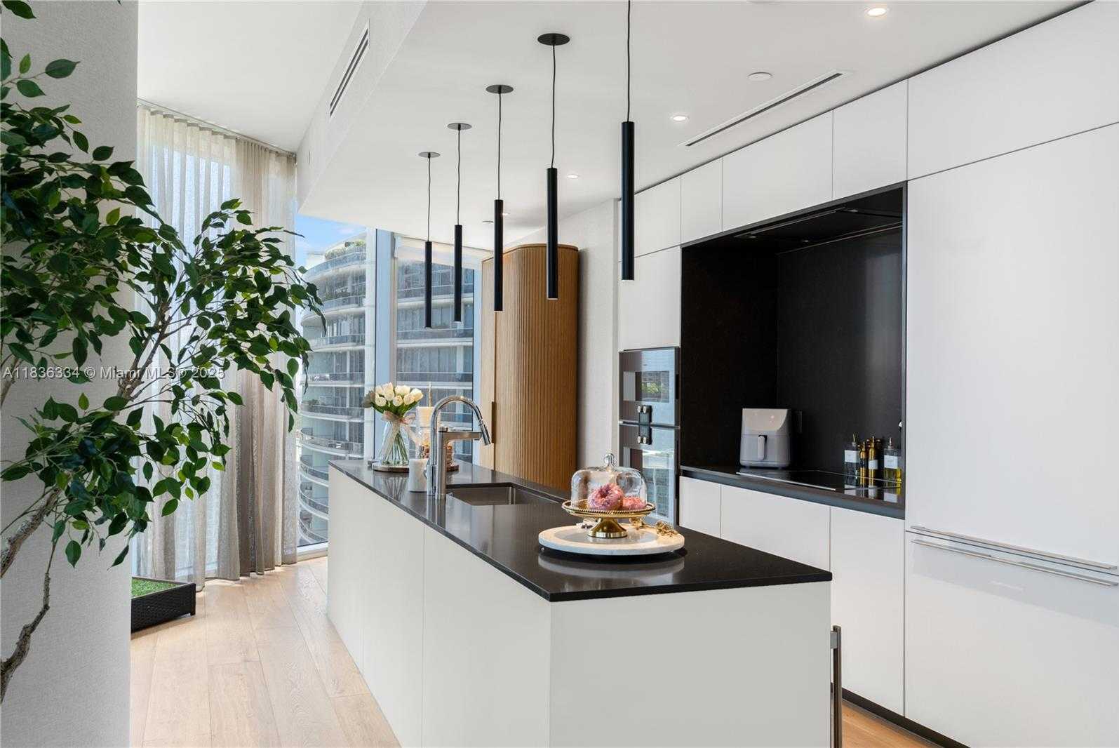 Small Image of 300 BISCAYNE BLVD WAY #4707, Miami Number 3