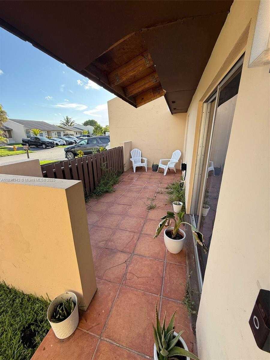 Small Image of 12413 SOUTH WEST 112TH TER, Miami Number 11