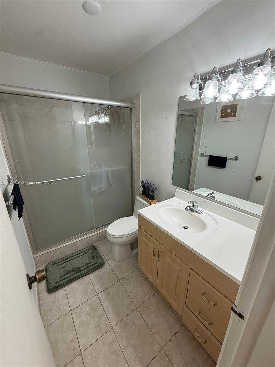Small Image of 12413 SOUTH WEST 112TH TER, Miami Number 14