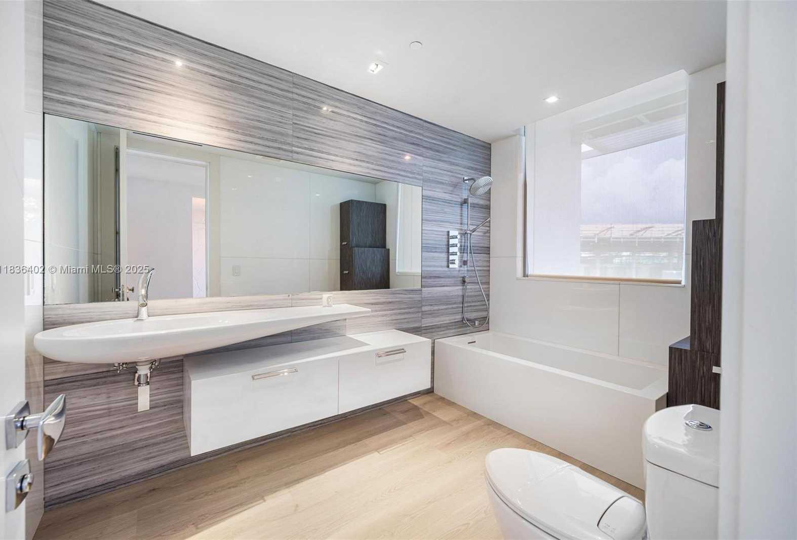 Small Image of 5959 COLLINS AVE #705, Miami Beach Number 14