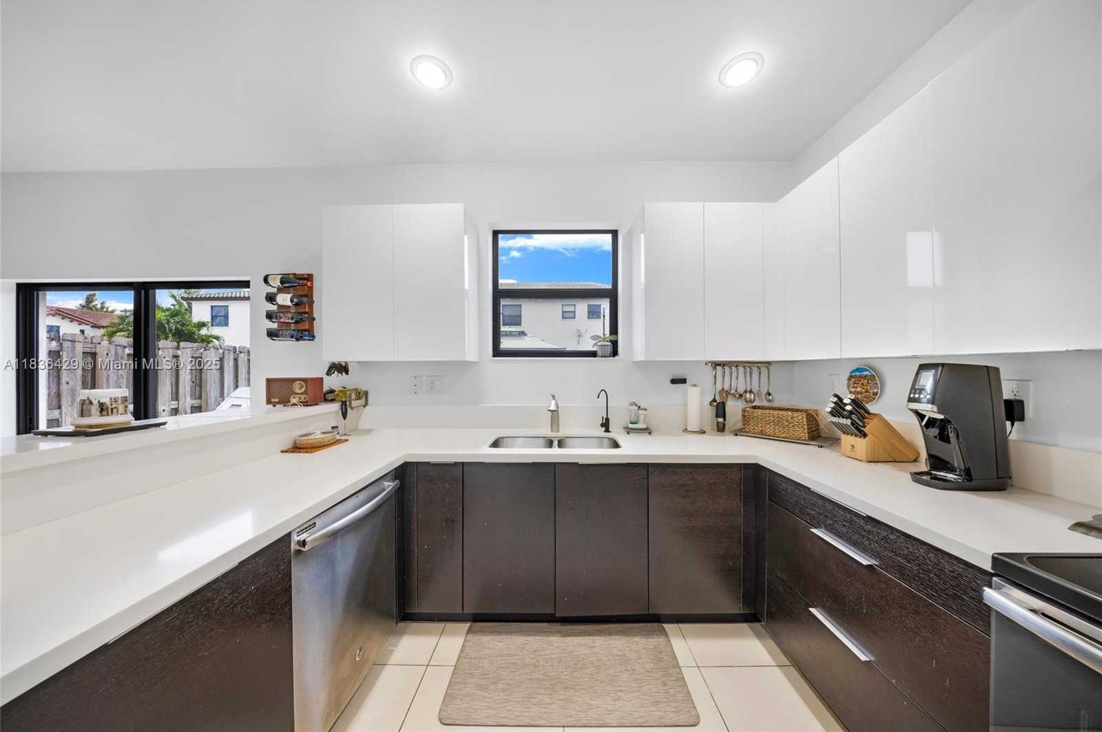 Small Image of 8877 NORTH WEST 103RD AVE, Doral Number 11