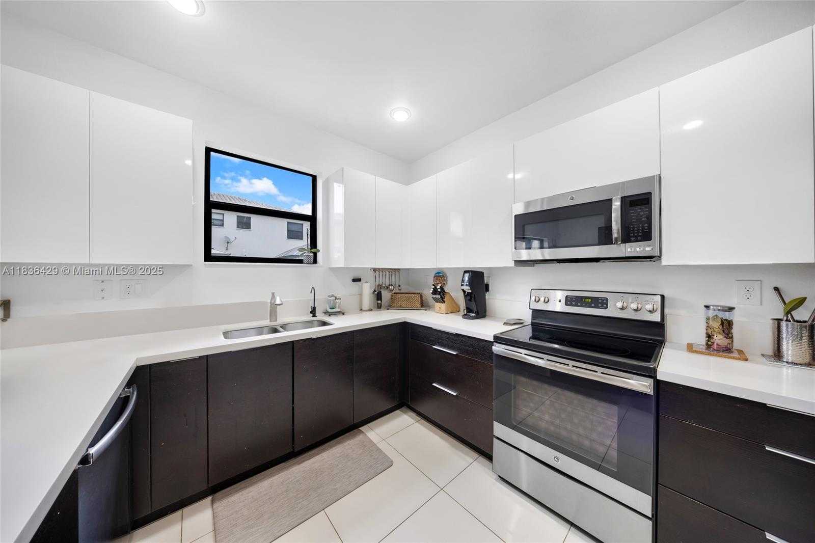 Small Image of 8877 NORTH WEST 103RD AVE, Doral Number 12