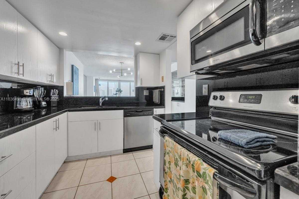 Small Image of 1717 NORTH BAYSHORE DR #A-3237, Miami Number 12