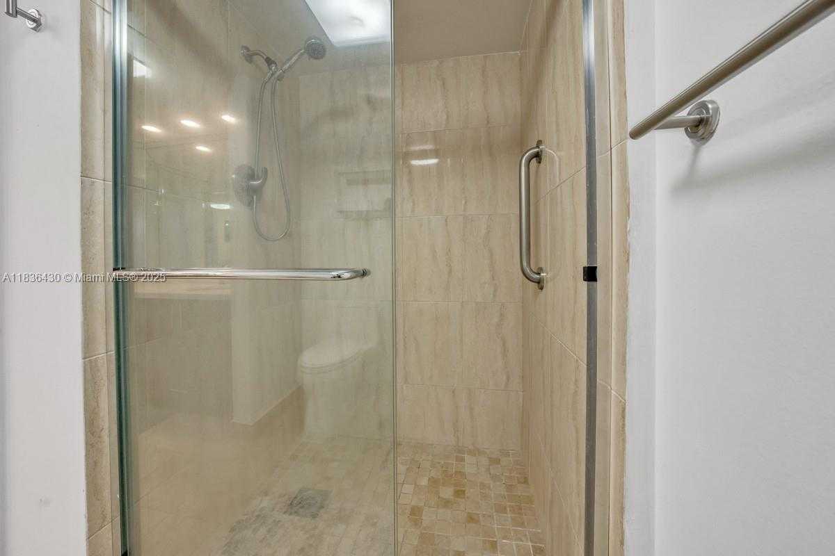 Small Image of 1717 NORTH BAYSHORE DR #A-3237, Miami Number 16