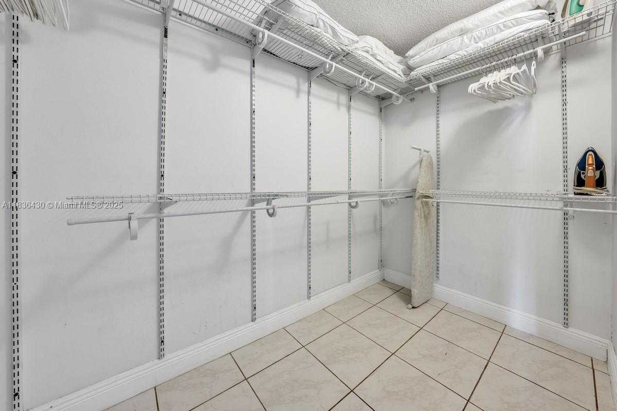 Small Image of 1717 NORTH BAYSHORE DR #A-3237, Miami Number 18