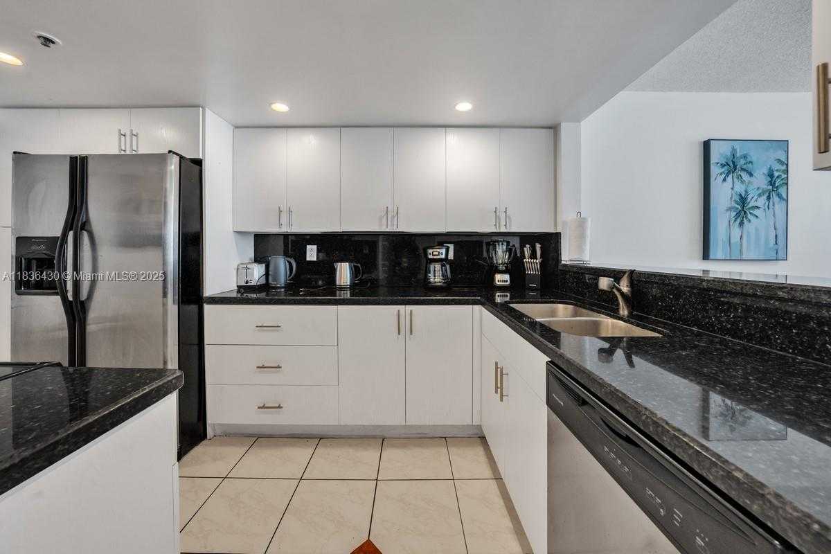 Small Image of 1717 NORTH BAYSHORE DR #A-3237, Miami Number 9