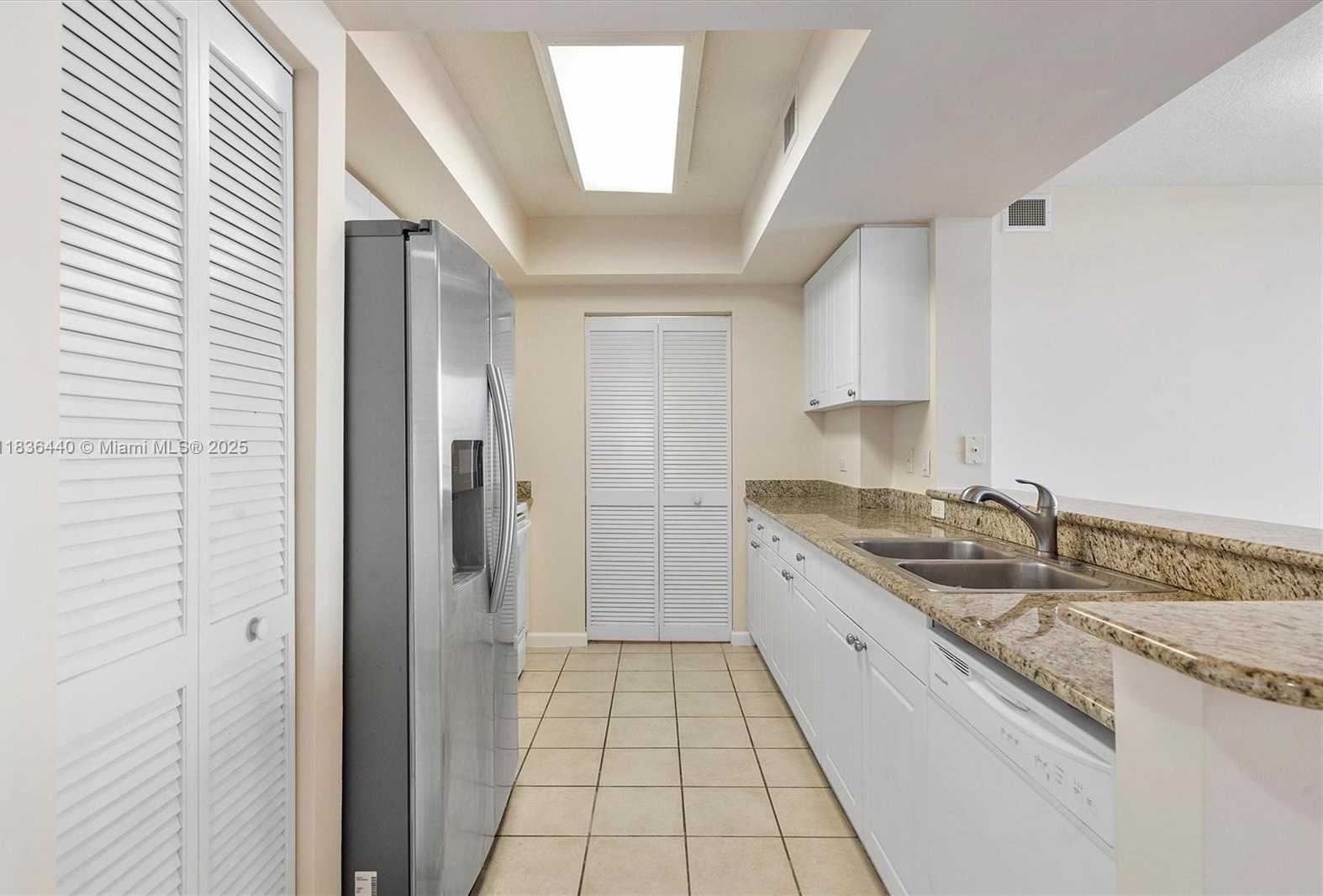 Small Image of 19501 WEST COUNTRY CLUB DR #912, Aventura Number 16