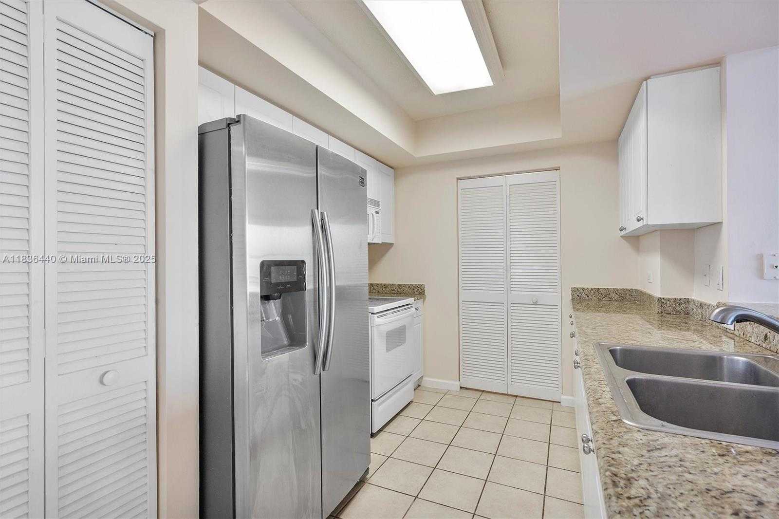 Small Image of 19501 WEST COUNTRY CLUB DR #912, Aventura Number 19