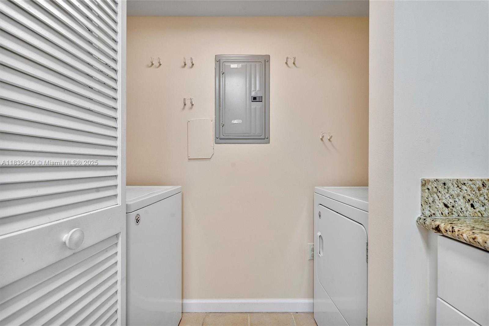 Small Image of 19501 WEST COUNTRY CLUB DR #912, Aventura Number 22