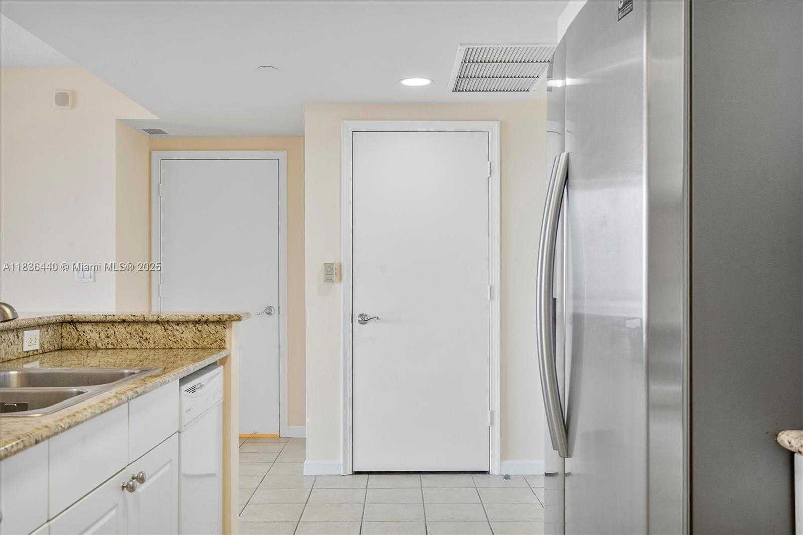 Small Image of 19501 WEST COUNTRY CLUB DR #912, Aventura Number 24