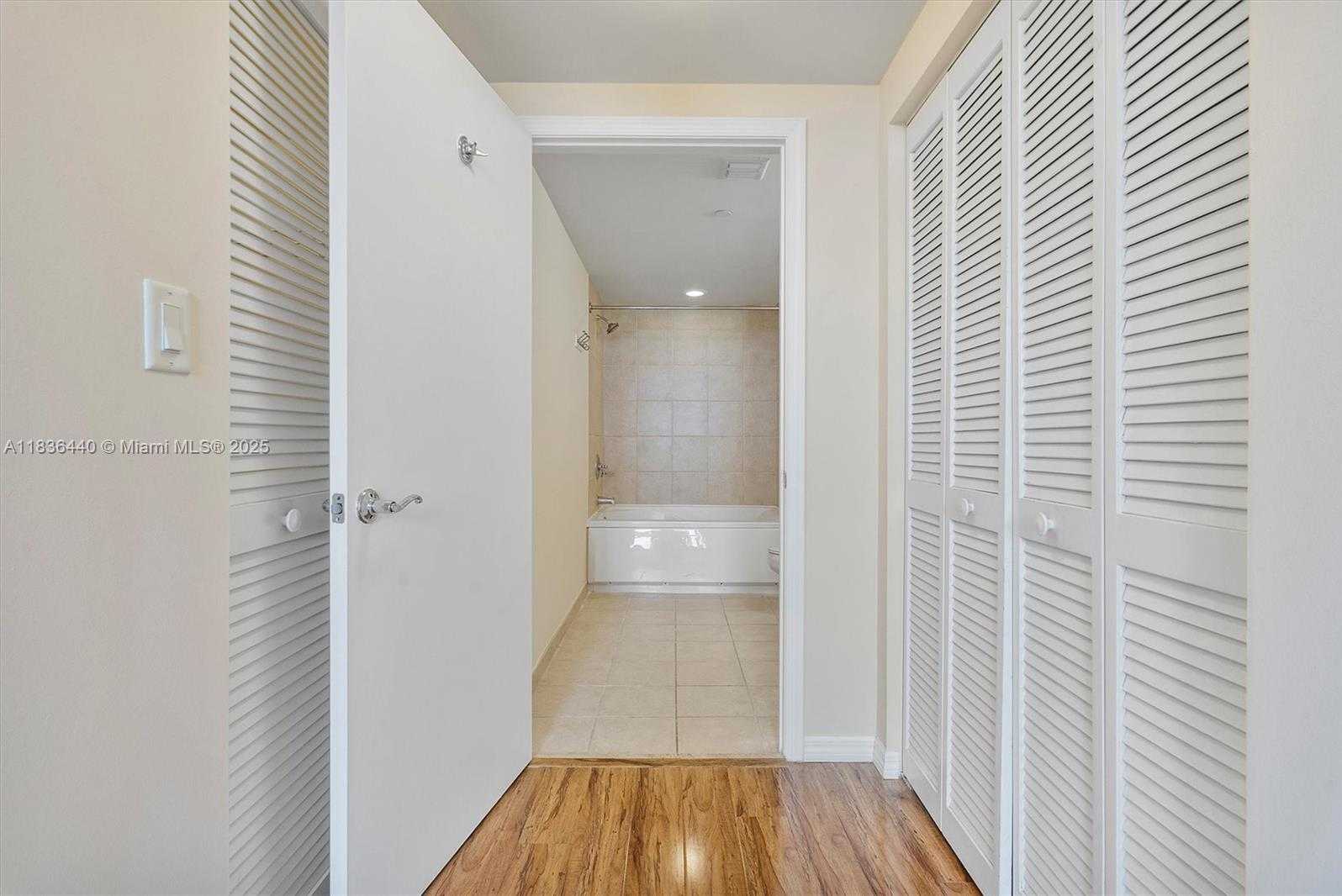 Small Image of 19501 WEST COUNTRY CLUB DR #912, Aventura Number 32