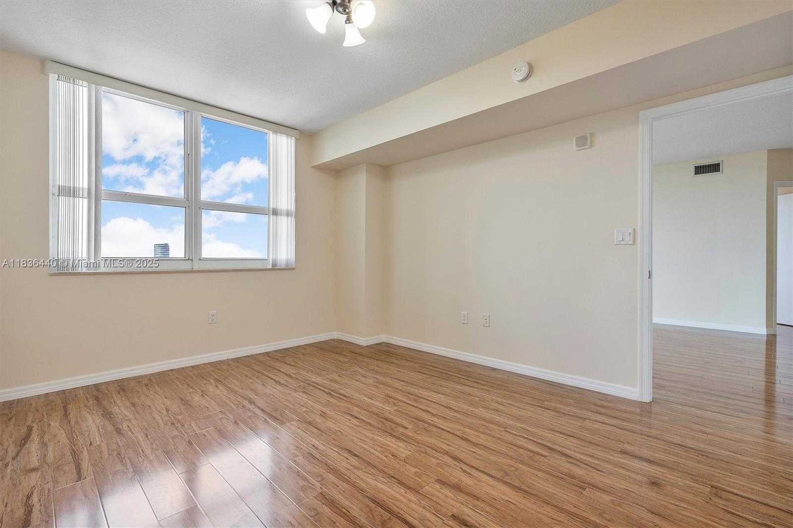 Small Image of 19501 WEST COUNTRY CLUB DR #912, Aventura Number 34