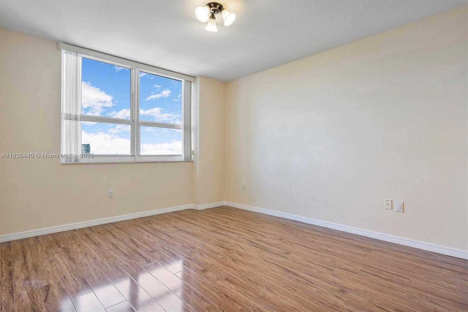 Small Image of 19501 WEST COUNTRY CLUB DR #912, Aventura Number 37