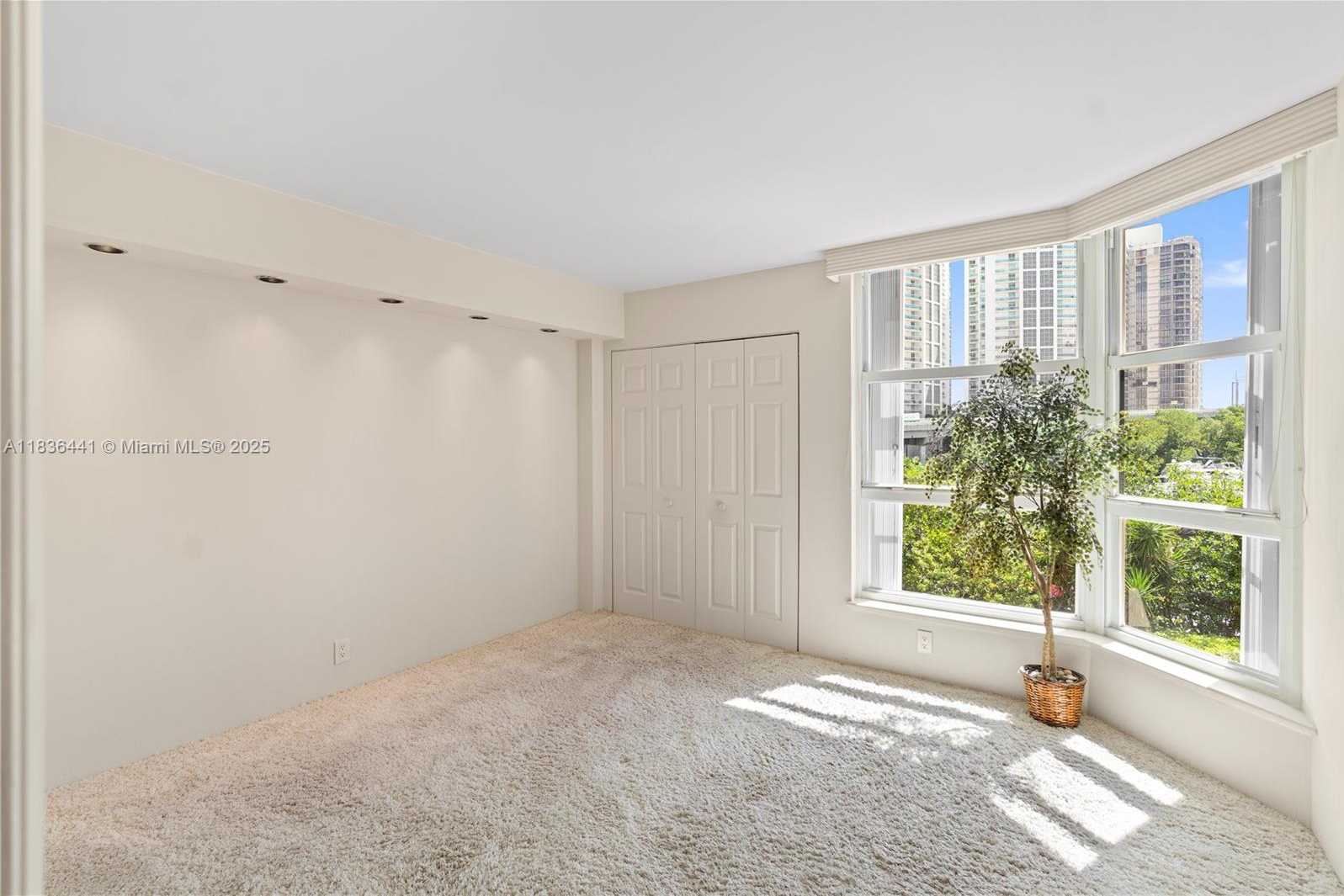 Small Image of 3500 MYSTIC POINTE DR #306, Aventura Number 15
