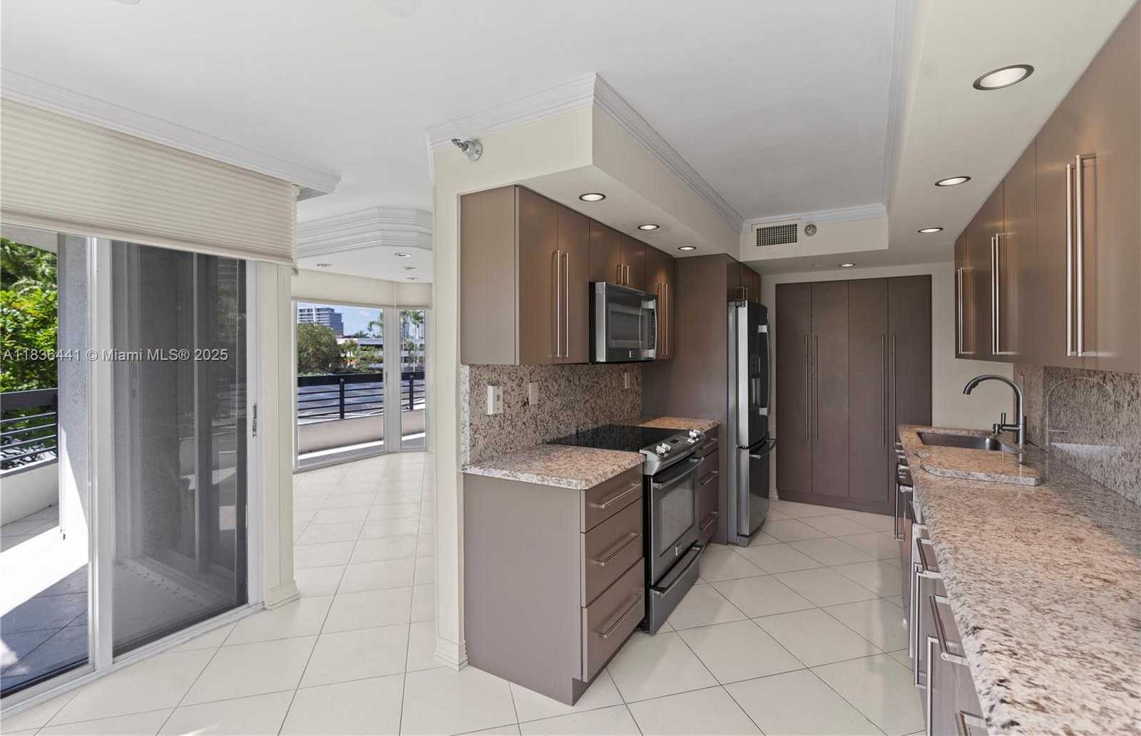 Small Image of 3500 MYSTIC POINTE DR #306, Aventura Number 4