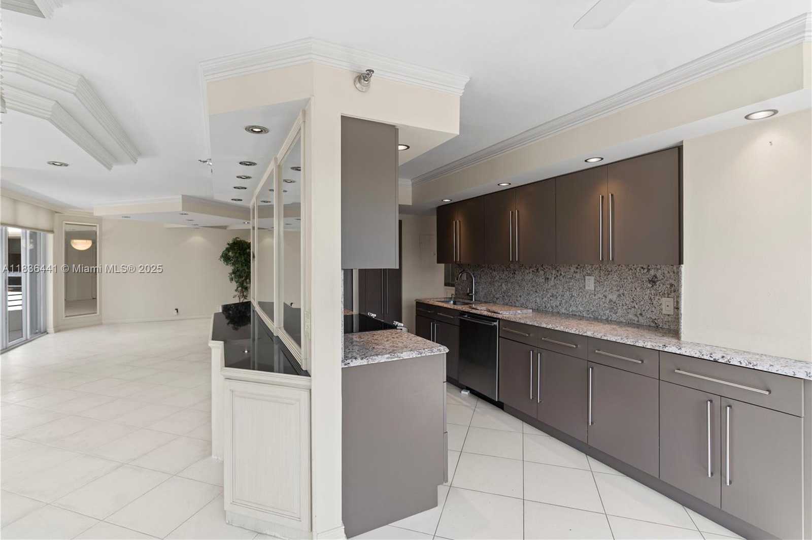 Small Image of 3500 MYSTIC POINTE DR #306, Aventura Number 5