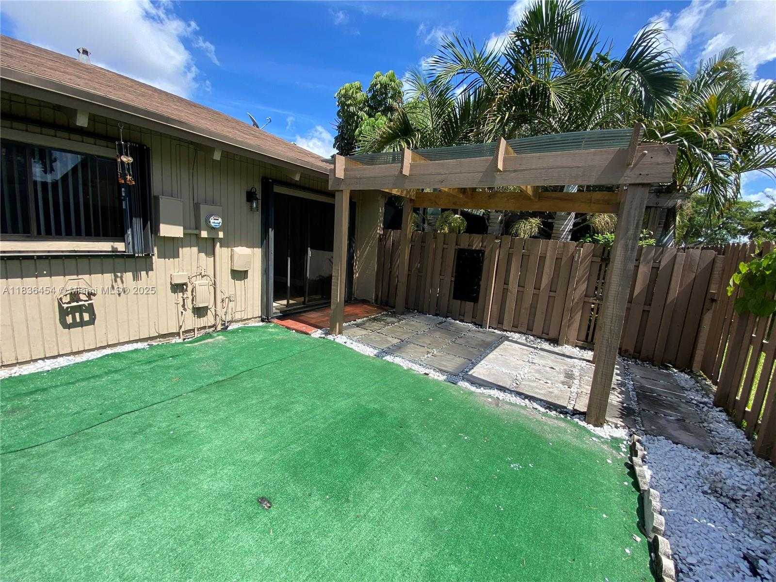 Small Image of 2031 SOUTH WEST 81ST WAY, Davie Number 12