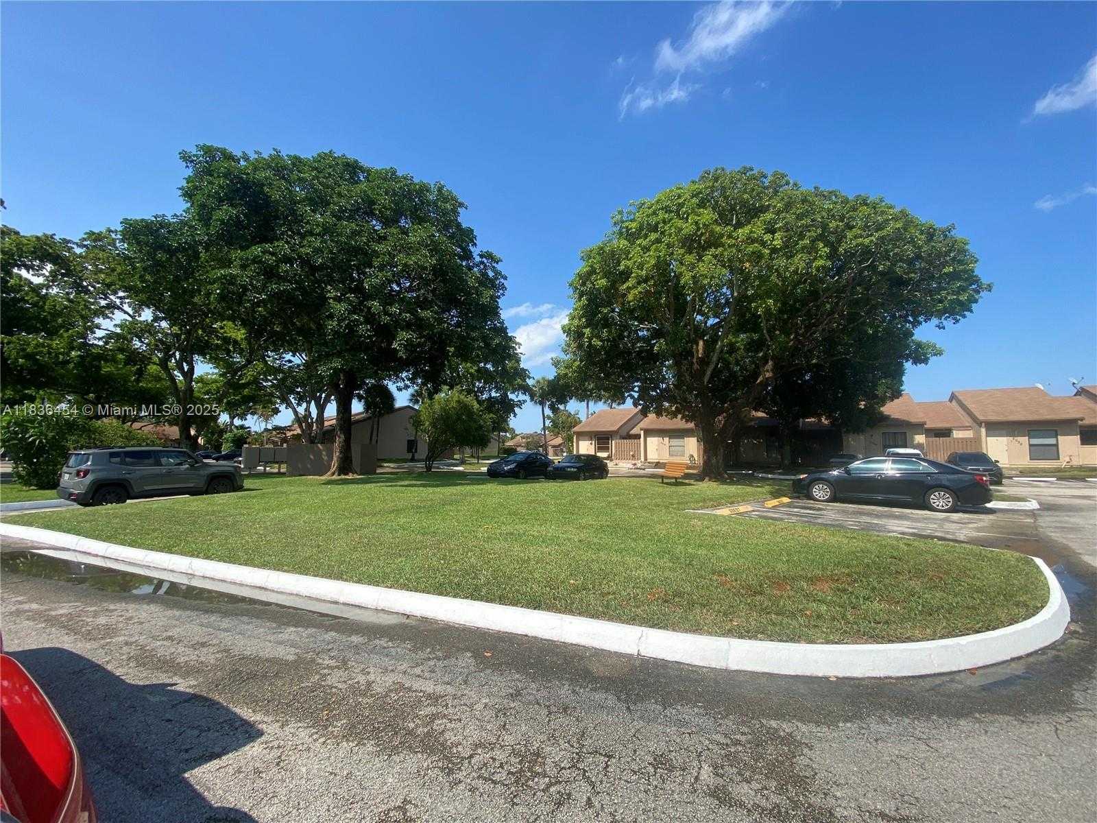 Small Image of 2031 SOUTH WEST 81ST WAY, Davie Number 14